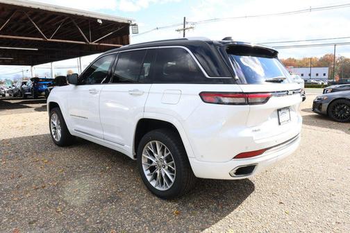2022 Jeep Grand Cherokee Summit