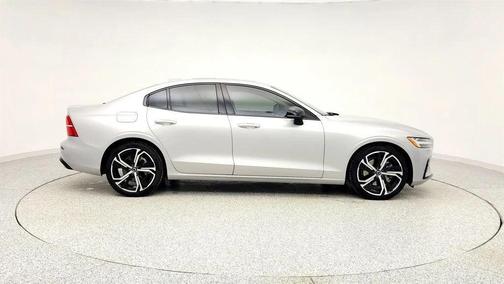 2023 Volvo S60 B5 Core Dark Theme