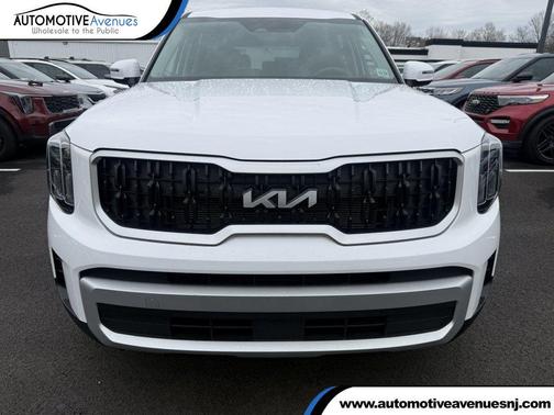 Glacial White Pearl 2025 Kia Telluride LX