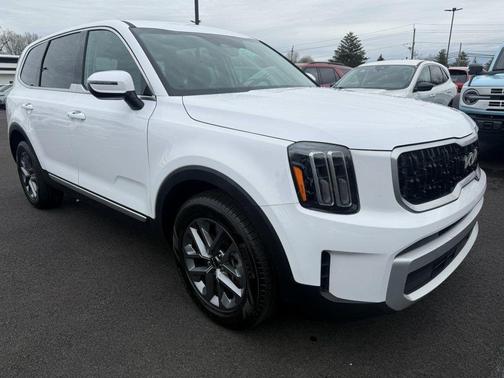 Glacial White Pearl 2025 Kia Telluride LX
