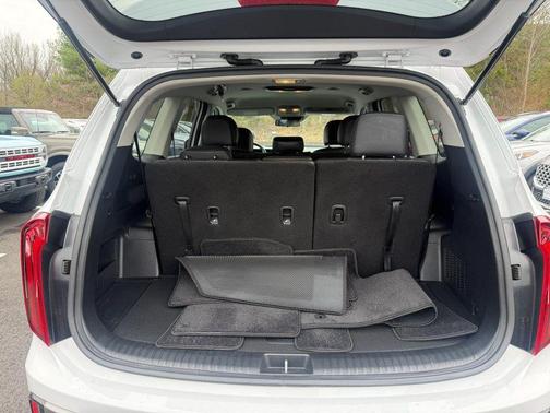 Glacial White Pearl 2025 Kia Telluride LX