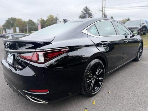 Obsidian 2022 Lexus ES 350 F Sport
