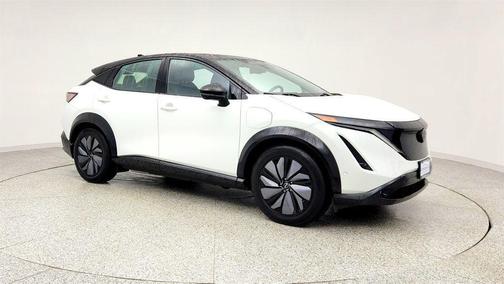 Everest White Pearl Tricoat/Black Diamond Pearl 2023 Nissan ARIYA PLATINUM+