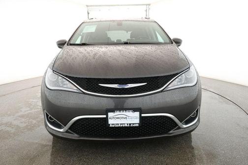 2018 Chrysler Pacifica Touring-L