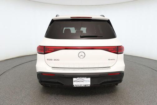 2022 Mercedes-Benz EQB 300 4MATIC