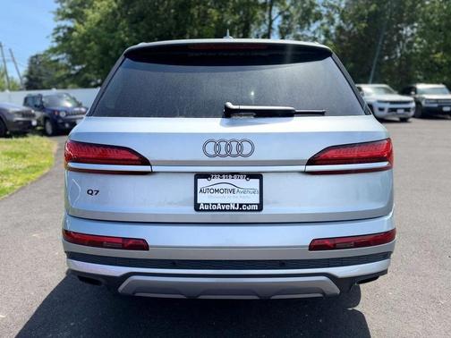 Satellite Silver Metallic 2025 Audi Q7 55 Premium Plus