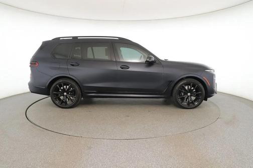 2023 BMW X7 M60i