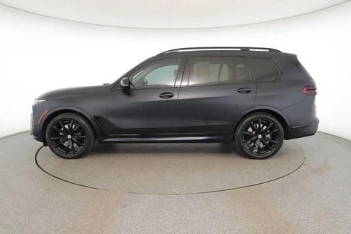 2023 BMW X7 M60i