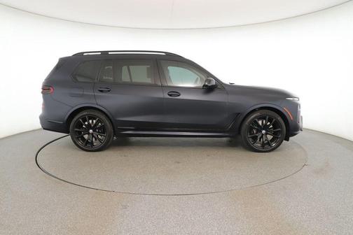 2023 BMW X7 M60i