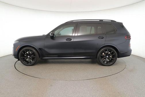 2023 BMW X7 M60i
