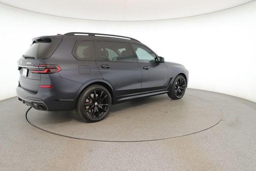 2023 BMW X7 M60i
