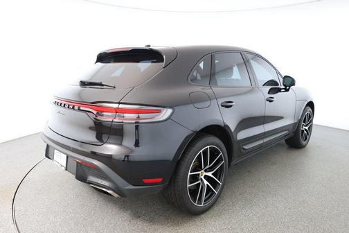 2022 Porsche Macan AWD w/ 20'' Wheels, Premium Pkg, Surround View & Insulated Glass