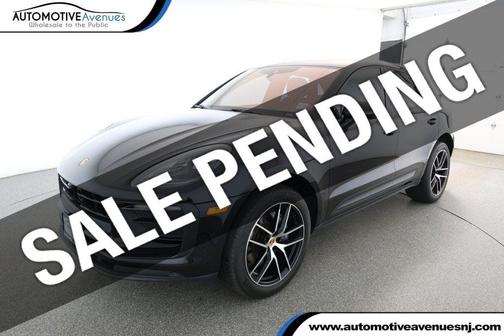2022 Porsche Macan AWD w/ 20'' Wheels, Premium Pkg, Surround View & Insulated Glass