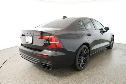 2022 Volvo S60 Recharge Plug-In Hybrid T8 R-Design