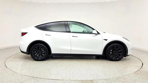 2023 Tesla Model Y Long Range AWD with 20'' Induction Wheels + B&W Premium Interior
