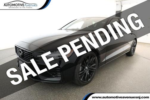 2022 Volvo S60 Recharge Plug-In Hybrid T8 R-Design Expression