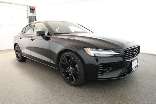 2022 Volvo S60 Recharge Plug-In Hybrid T8 R-Design Expression