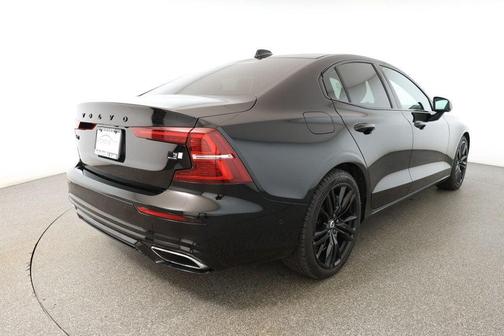 2022 Volvo S60 Recharge Plug-In Hybrid T8 R-Design Expression