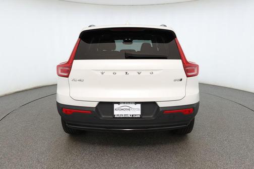 2023 Volvo XC40 B5 Plus Dark Theme