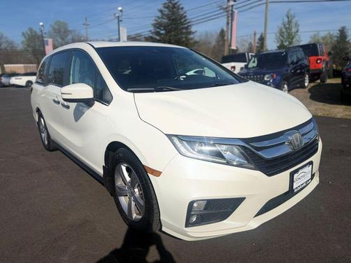 White Diamond Pearl 2018 Honda Odyssey EX-L