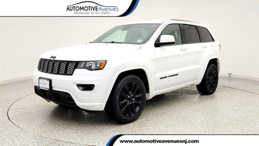 Bright White Clearcoat 2021 Jeep Grand Cherokee Altitude