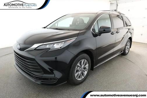 2025 Toyota Sienna LE