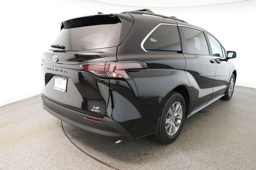 2025 Toyota Sienna LE