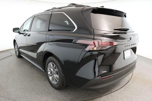 2025 Toyota Sienna LE