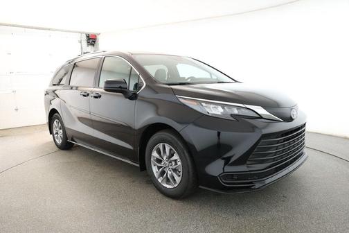 2025 Toyota Sienna LE