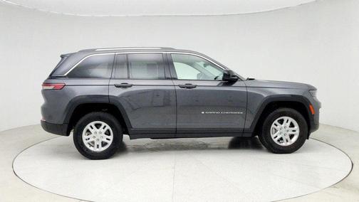 2022 Jeep Grand Cherokee Laredo