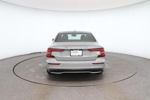 2024 Volvo S60 Recharge Plug-In Hybrid T8 Ultimate Dark Theme