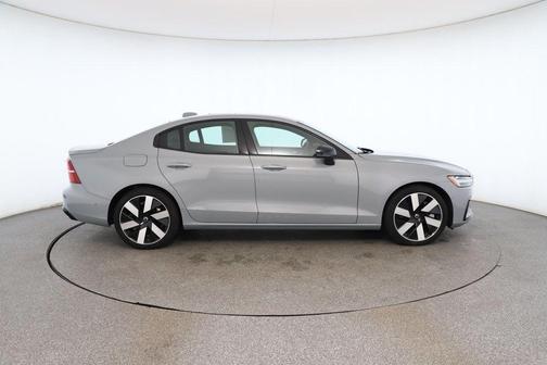 2024 Volvo S60 Recharge Plug-In Hybrid T8 Ultimate Dark Theme