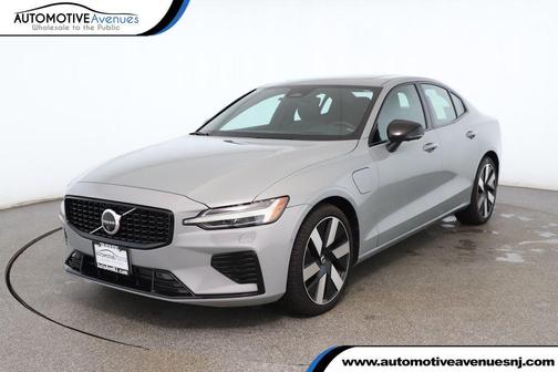 2024 Volvo S60 Recharge Plug-In Hybrid T8 Ultimate Dark Theme