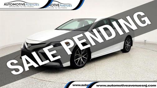 Ice Edge 2023 Toyota Camry SE