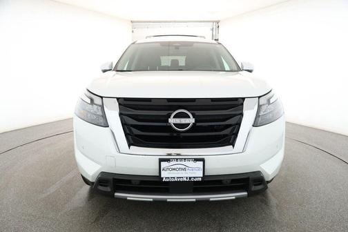 2025 Nissan Pathfinder SL 4WD