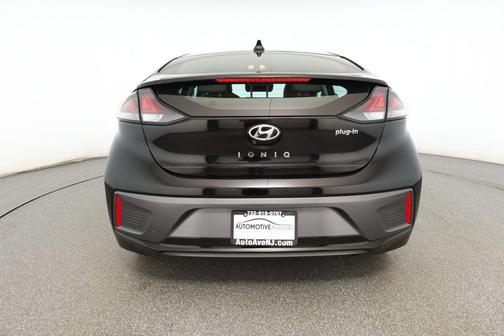 2021 Hyundai IONIQ Plug-In Hybrid SE
