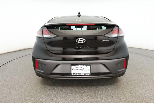 2021 Hyundai IONIQ Plug-In Hybrid SE