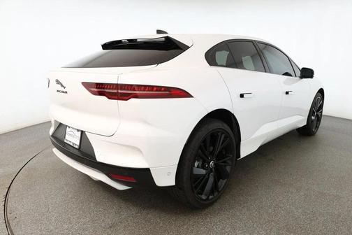 2024 Jaguar I-PACE 2024.5 R-Dynamic HSE AWD with 22'' Wheels & Cooled Perf. Seats