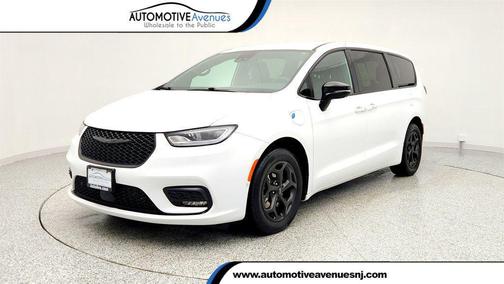 2024 Chrysler Pacifica Hybrid S Appearance Pkg