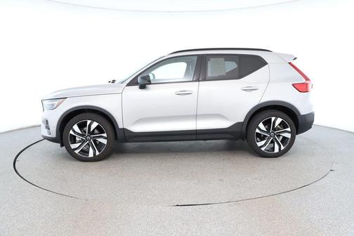 2024 Volvo XC40 B5 Plus Dark Theme