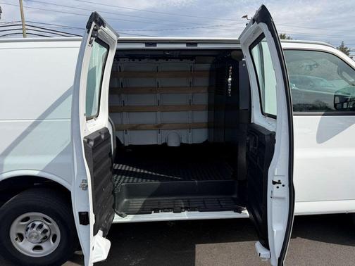 Summit White 2024 Chevrolet Express 2500 LT