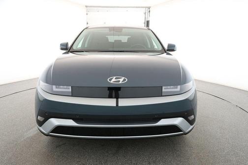 2025 Hyundai IONIQ 5 SE Standard Range