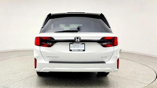 Platinum White Pearl 2026 Honda Odyssey Elite