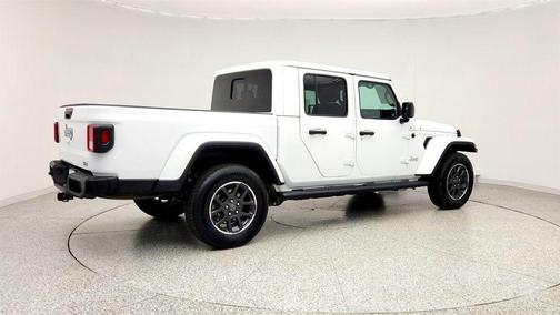 Bright White Clearcoat 2023 Jeep Gladiator Overland