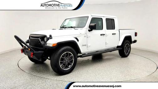 Bright White Clearcoat 2023 Jeep Gladiator Overland