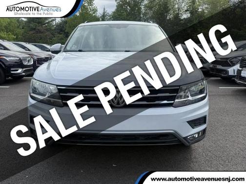 White Silver Metallic 2018 Volkswagen Tiguan 2.0T SE