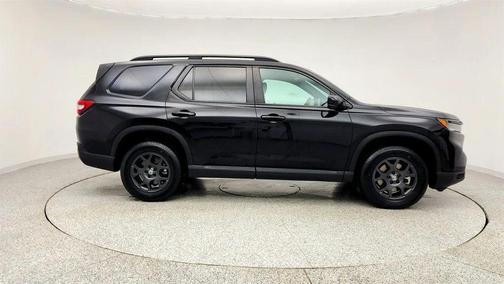Crystal Black Pearl 2025 Honda Pilot TrailSport