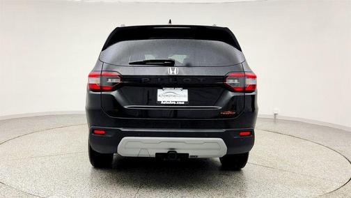 Crystal Black Pearl 2025 Honda Pilot TrailSport
