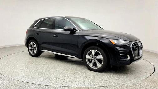 Mythos Black Metallic 2023 Audi Q5 40 Premium Plus