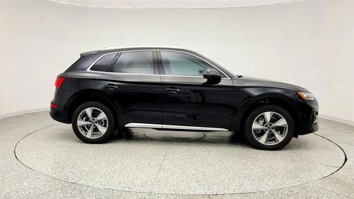 Mythos Black Metallic 2023 Audi Q5 40 Premium Plus